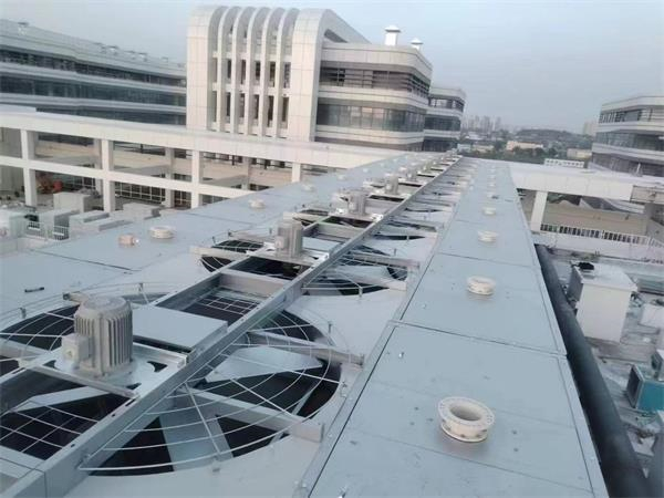 冷卻塔連接溢出水現象原因(冷卻塔冒水蒸汽是什么原