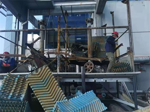 冷卻塔應(yīng)當(dāng)怎樣進(jìn)行清洗(中央空調(diào)冷卻塔清洗教學(xué))