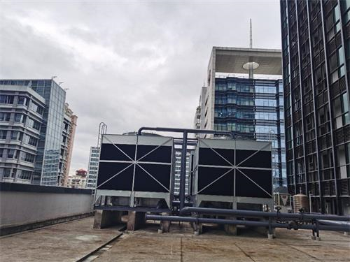 防止閉式冷卻塔的破裂的相關措施(閉式冷卻塔中的定壓補水)